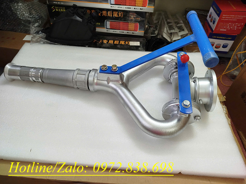Súng phun cao áp xe phun nước rửa đường