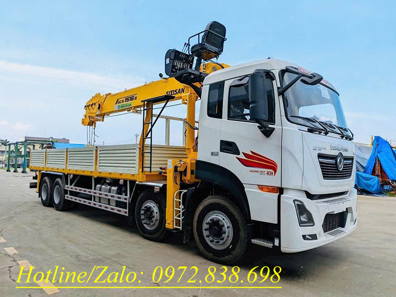 Dongfeng 4 chân gắn cẩu Soosan 15 tấn