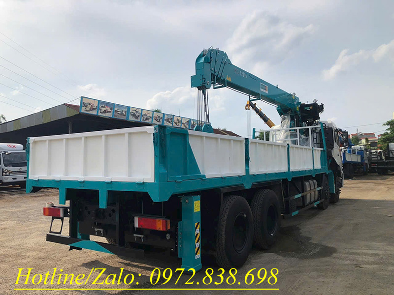 Xe Dongfeng 4 chân gắn cẩu Hyundai 12 tấn