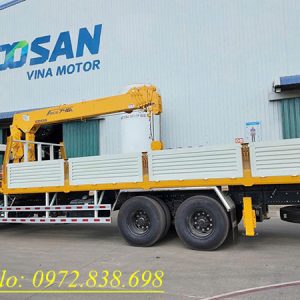 Xe Hino 3 chân gắn cẩu Soosan 8 tấn