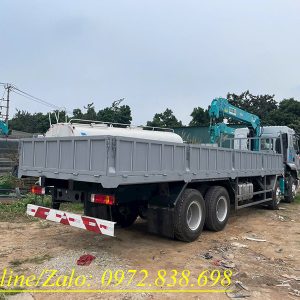 Xe tải Chenglong 4 chân gắn cẩu Hyundai 5 tấn
