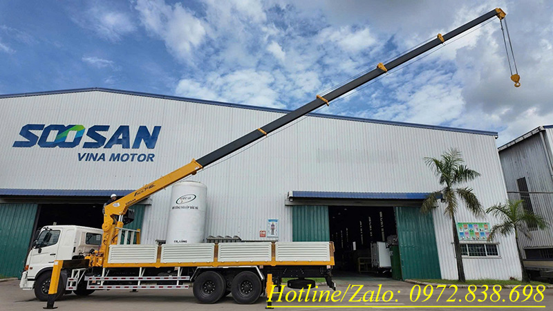 Xe tải Hino 3 chân gắn cẩu Soosan 8 tấn