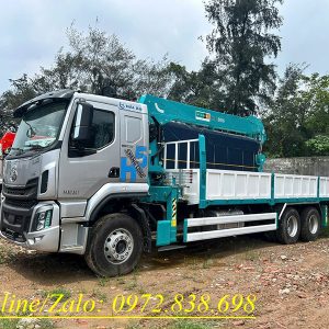 Chenglong H5 gắn cẩu Hyundai 8 tấn