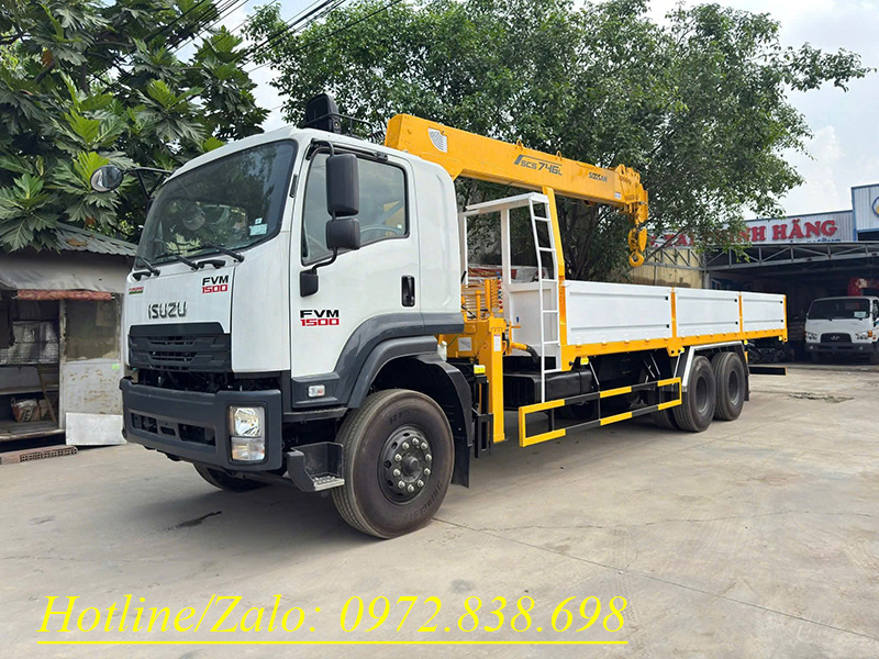 Xe 3 chân Isuzu FVM gắn cẩu Soosan 8 tấn