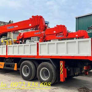 Xe 4 chân Dongfeng gắn cẩu Kanglim 15 tấn