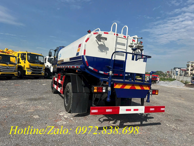 Xe phun nước rửa đường 9 khối 2 cầu (4x4) Forland