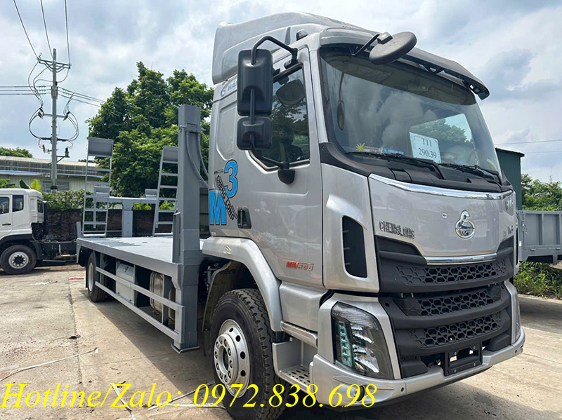 Chenglong M3 nâng đầu chở máy công trình