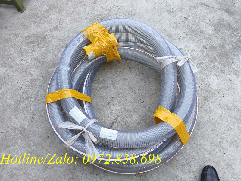 Ống hút xe bồn chở xăng dầu