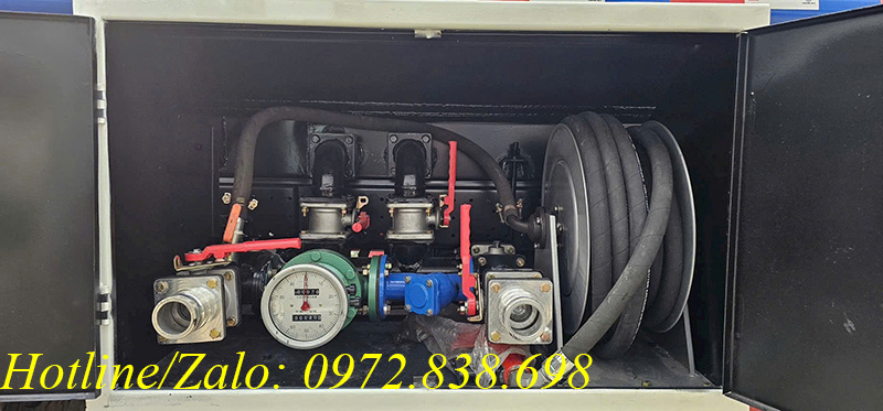 Xe bồn chở xăng dầu Howo 5 khối có bơm cấp lẻ